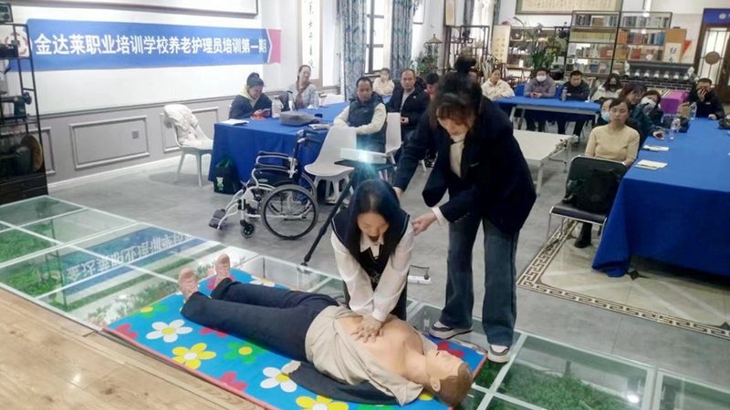老年食堂与普通食堂：菜品搭配有何不同？**