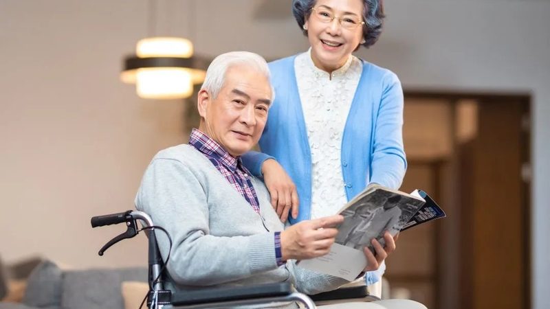 养老护理员收费价格表2025：揭秘价格构成与影响因素