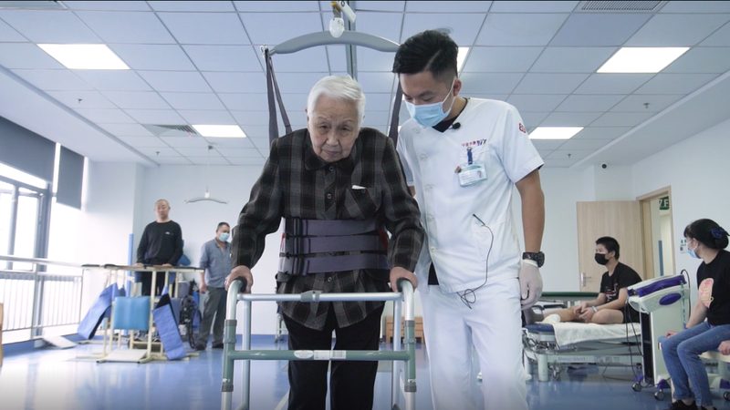 社区养老护理员培训证书如何考取？详解流程与标准